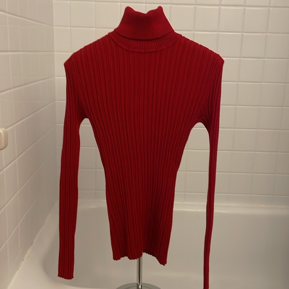 It’s Our Time Turtleneck red sweater, size L. Stretchy, soft and delicate - Picture 17 of 17